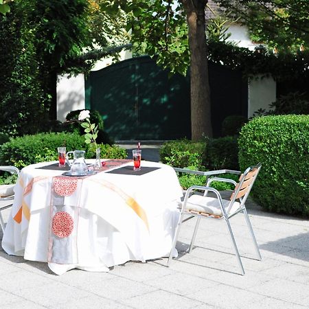 Hotel Krone Ueberlingen Am Ried Зинген Екстериор снимка
