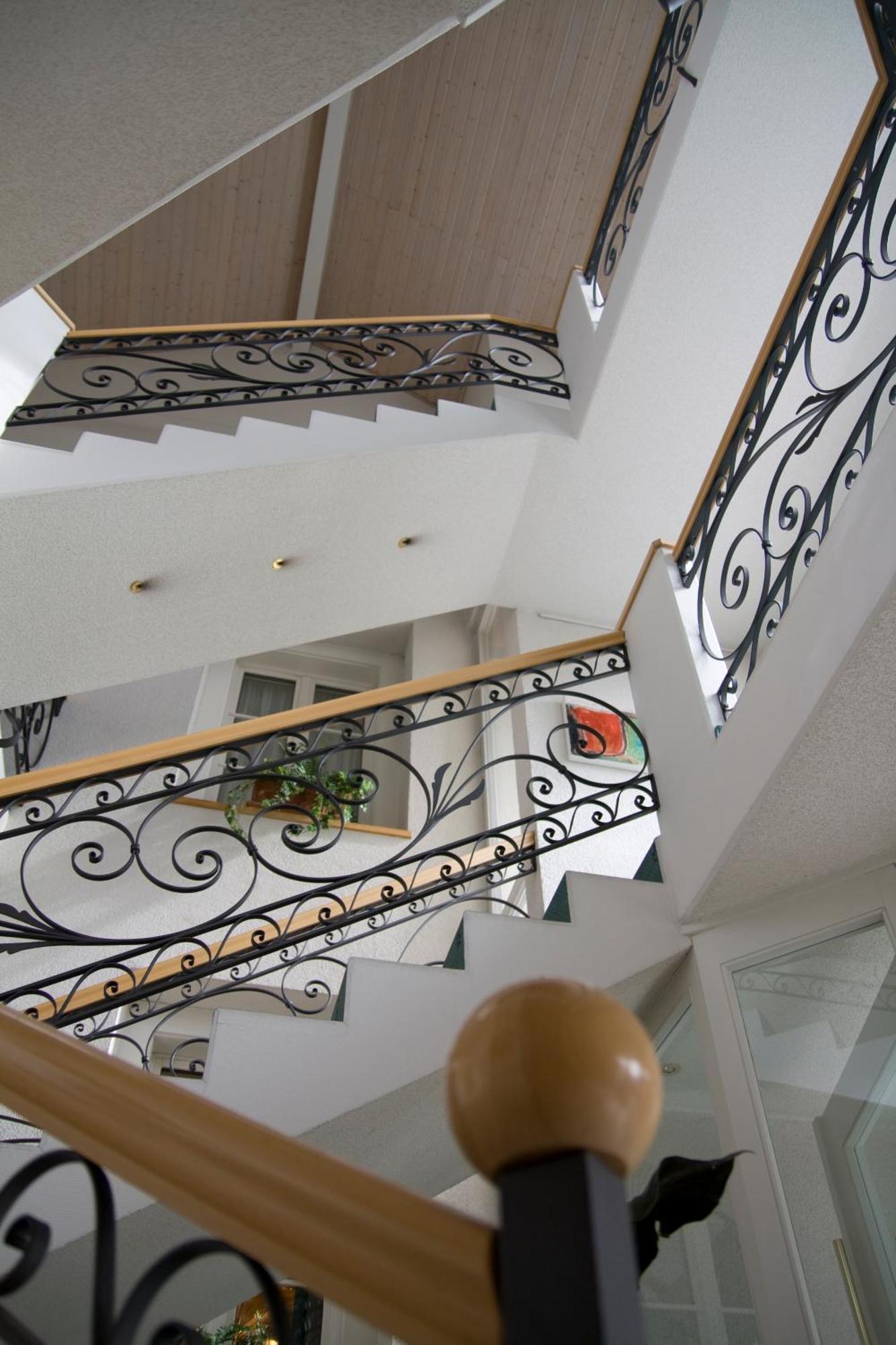 Hotel Krone Ueberlingen Am Ried Зинген Екстериор снимка