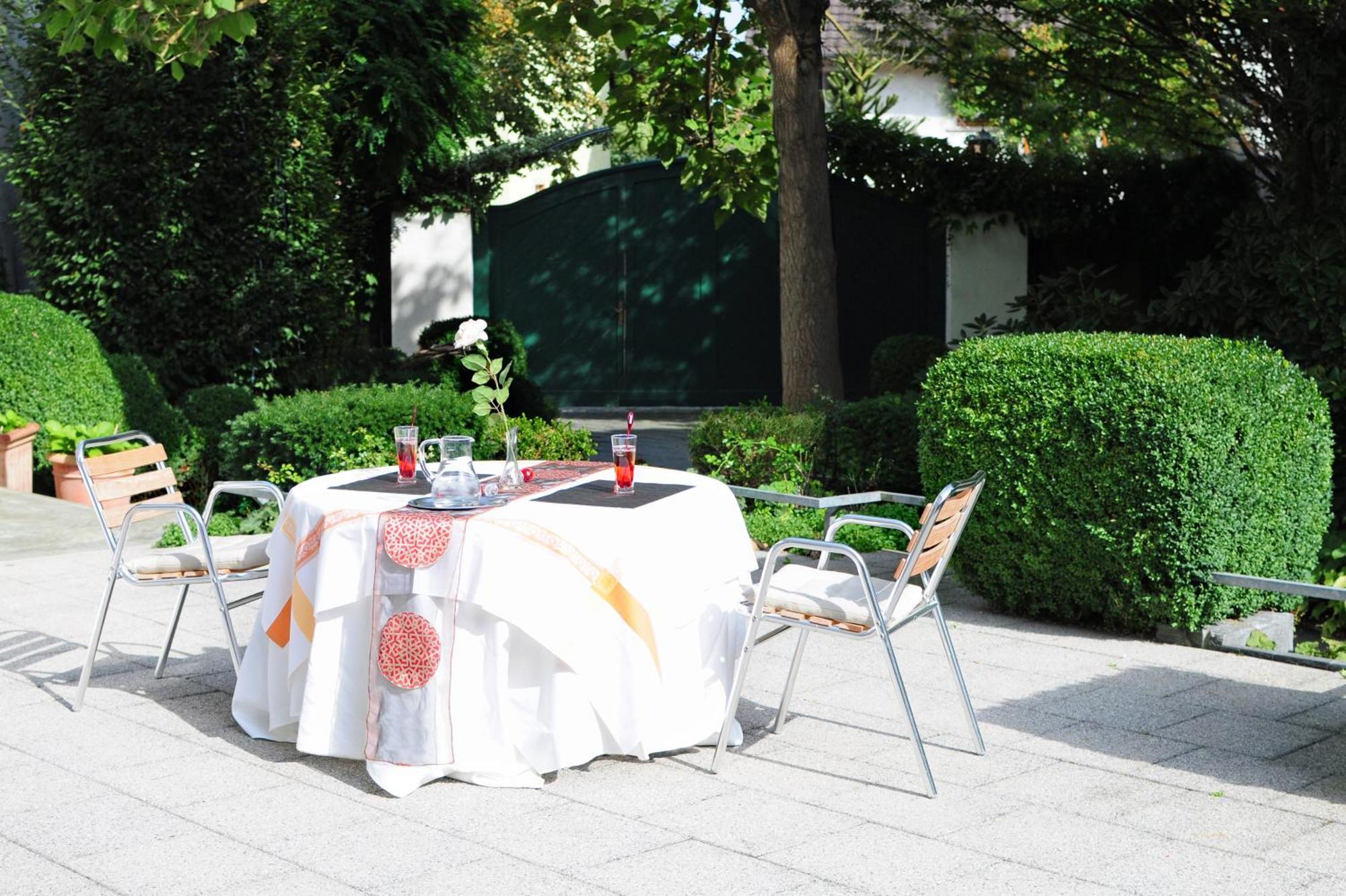 Hotel Krone Ueberlingen Am Ried Зинген Екстериор снимка