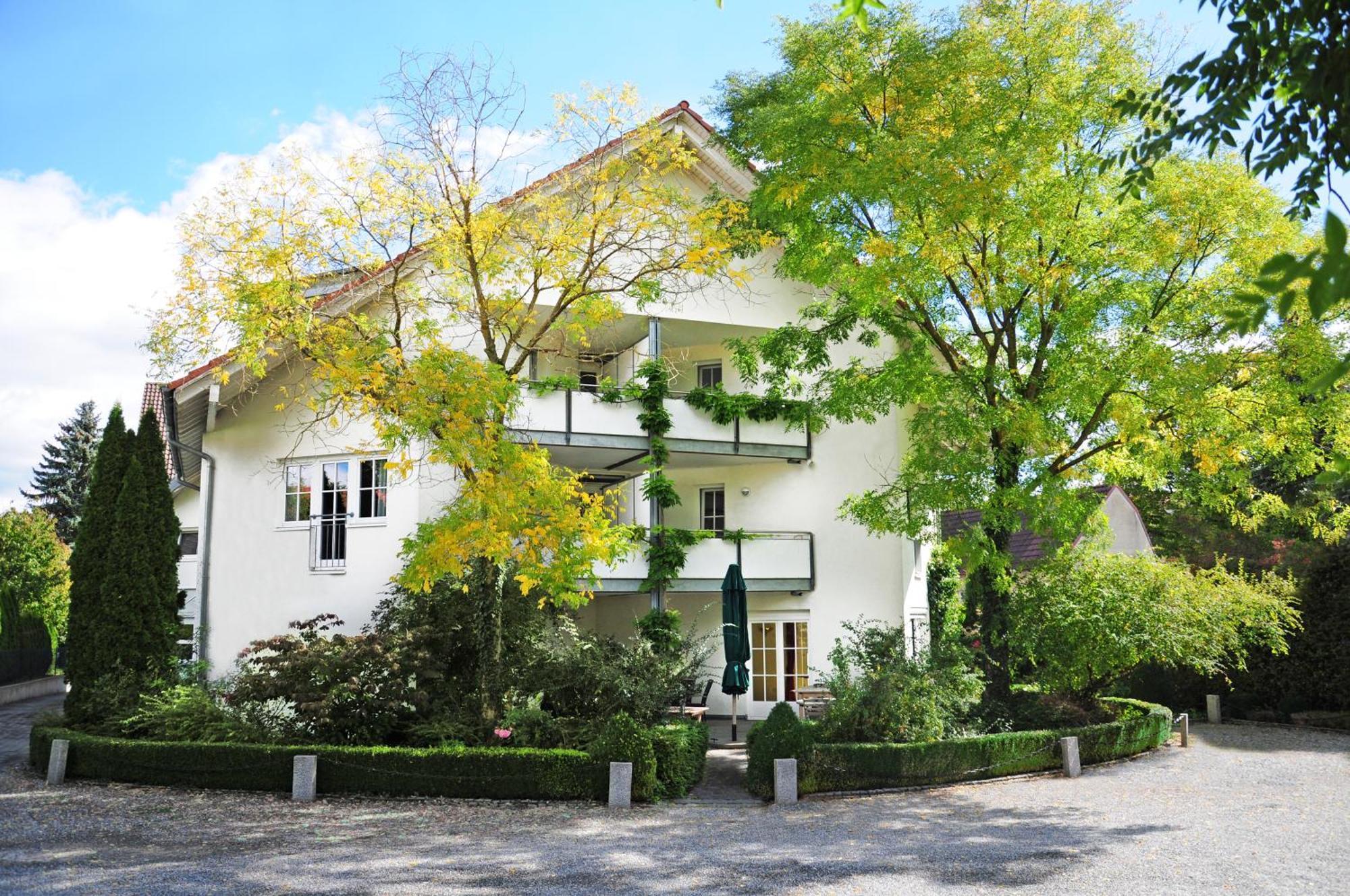 Hotel Krone Ueberlingen Am Ried Зинген Екстериор снимка