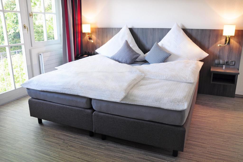 Hotel Krone Ueberlingen Am Ried Зинген Екстериор снимка
