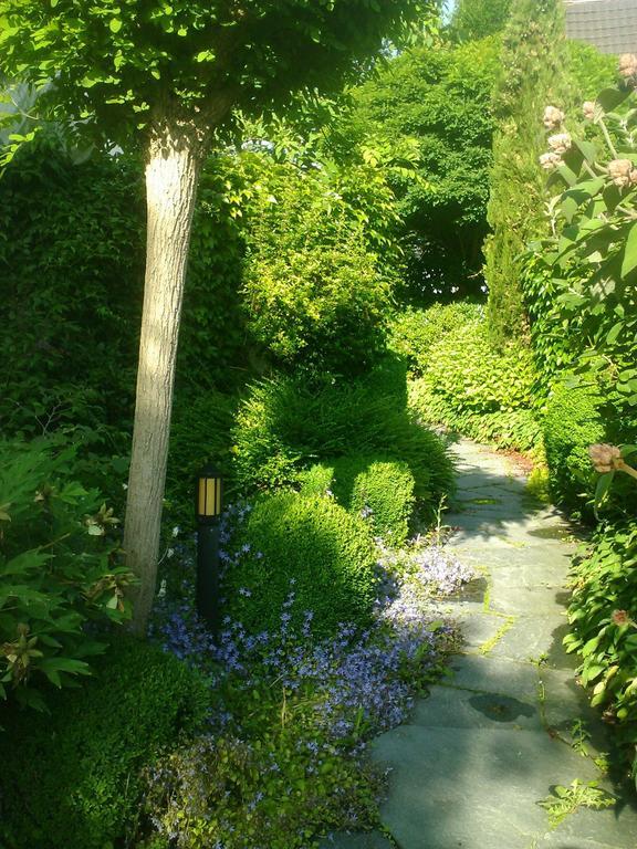 Hotel Krone Ueberlingen Am Ried Зинген Екстериор снимка