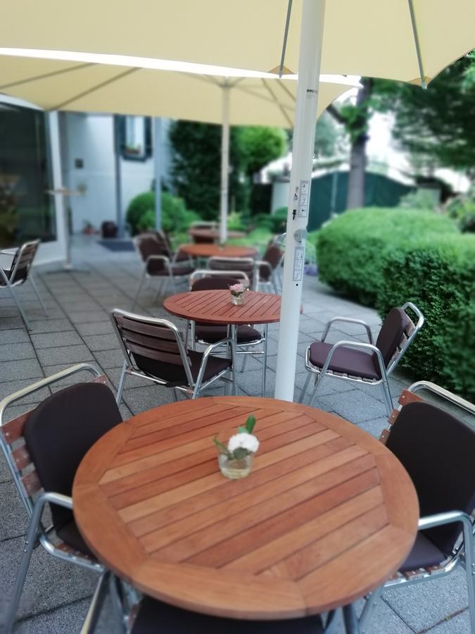 Hotel Krone Ueberlingen Am Ried Зинген Екстериор снимка