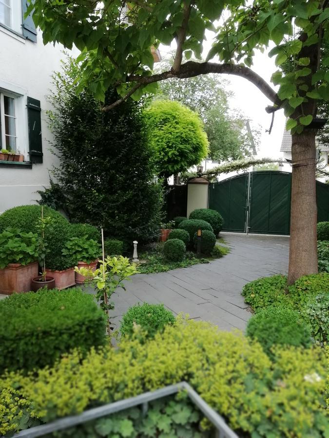 Hotel Krone Ueberlingen Am Ried Зинген Екстериор снимка